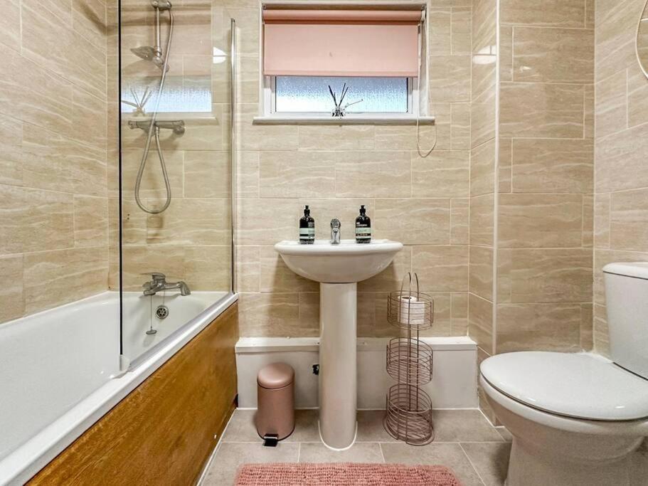 הוילה Newly Refurbished 3 Bed House Near London O2 Arena מראה חיצוני תמונה